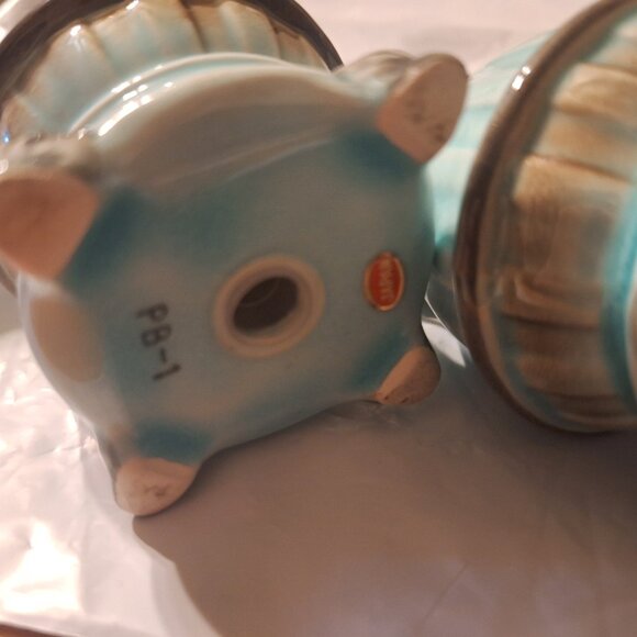 Ceramic wood burning stove salt and pepper shakers - Picture 3 of 7